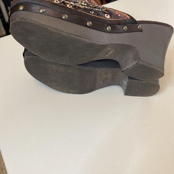 Bamboo Beaded and Sequin Chunky Clogs Size 8 - Picture 5 of 7